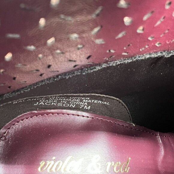Violet & Red Jackson Lazer Cut Topline Bootie Faux Suede Burgundy Size 7 NWOB - Picture 12 of 14